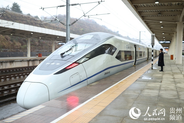 1��10�գ�һ�Є�܇�M��܇ͣ�����F���~����վ�����ʌW �z