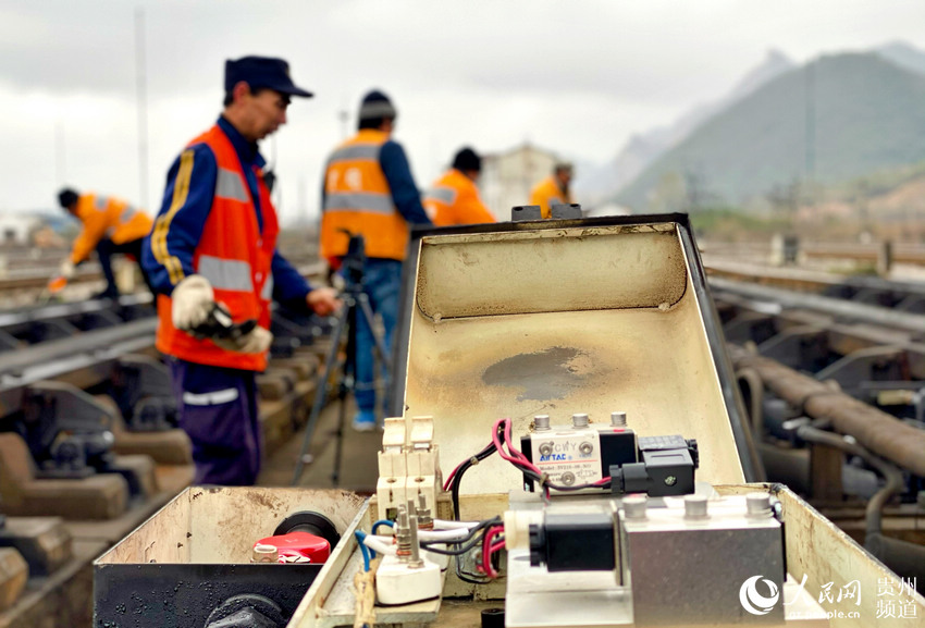 ���\���գ��F�늄ն��F�����̖܇�g�徏�������^�������F���վ������̖�O���M�Йz�鱣�B�� ���Q �z