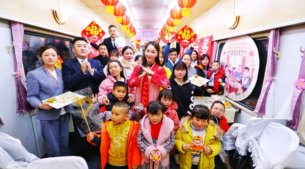 �������������^С��