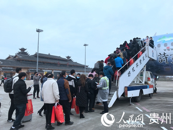 �����l��կ�𺽣��P���Sƽ�C�����������͹��ˆT�_���µ�һ�졣