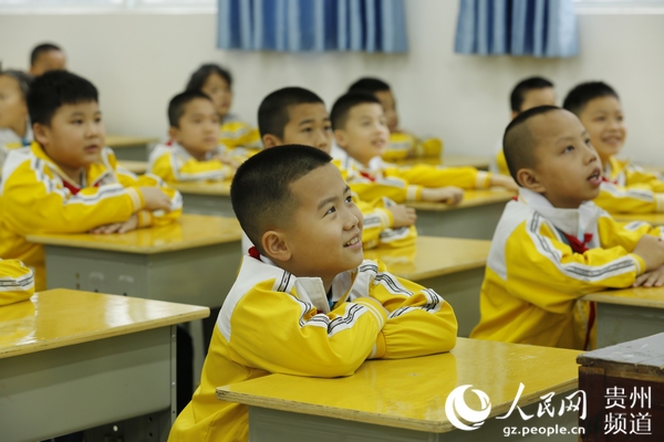 5��25�գ����F��ʡǭ�|���݄��ӿh���P(gu��n)һС�Ľ��҃�(n��i)���W(xu��)���� (t��ng)�ώ��ϵ�һ�n��