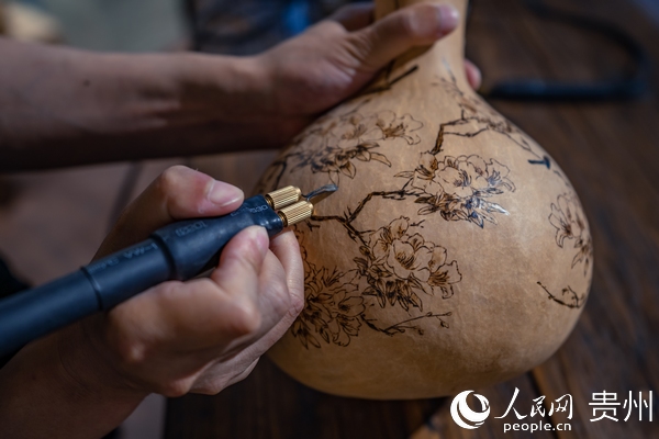 ����A�����M(j��n)�к��J���נC����(chu��ng)����Ϳ�� �z