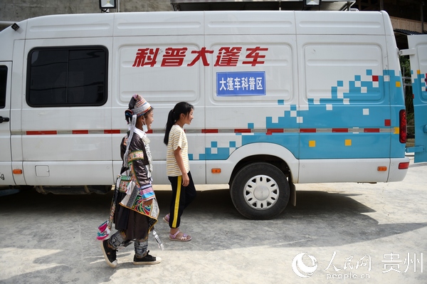 6��22�գ��F��ʡ늙C(j��)���̌W(xu��)�����Ϸ�늾W(w��ng)�F�ݹ�˾���M(j��n)�Ž��h�d�A�l(xi��ng)������С�_չ������ջ��(d��ng)�������W(xu��)������ǰ�����(d��ng)�F(xi��n)�����ӻ��(d��ng)�������_����