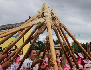          ���Ŀh��ľ��:��ˬ��򎧁��������Ο�     �������ԁ� �����Ŀh����悴�ľ���Ծ��_ʼ���[��������8��17���������Ǵ�ľ���e���l������ϵ�л�ӵ������������Σ��[�L���硢�����������e�k���������һ�������y���׻�����^�_չ......   ��ˮ�ִ壺���мtɫ���� ���O�Gɫ�҈@�󲨿hˮ�ִ壬���������cؚ���D�yͬ�档�й�һ�����Ψһ���ٔ������������㑾ͳ����ڴ�������־���l�P���J���������������I���I������ئһ���A�D˲�g����־δ���κ��족......�����ڼ��T�ڰ��ĳ��ϡ������æµ,�����c�h�����悼t�ɴ����ԕ������ϰ������A���ɂ��µĳ��B�����f:�������·�,��������'��ͻ�ƞ������o��@���ܼtɫ�Ļ�����,�_չͬ��ͬסͬ�ڄӻ�ӵĆ�λ�͈F�wԽ��Խ����������