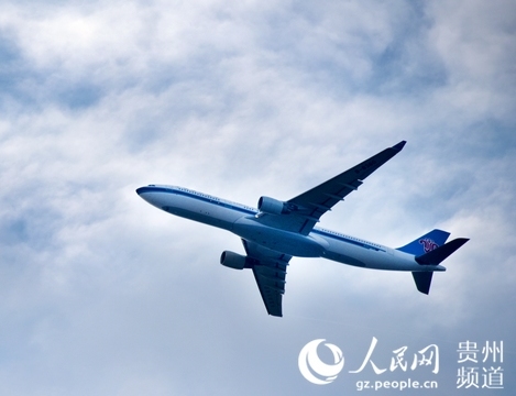 �F�(y��ng)��������(gu��)�H�C(j��)��(ch��ng)���ڔU(ku��)���������ܵ�ԇ�w��            ԇ�w�ɹ����F���״����p�C(j��)��ͬ�r(sh��)ԇ�w���ܵ�          2020��8��18�գ��Ϻ��F�ݹ�˾һ�ܲ���737-800���w�C(j��)�������F��̖(h��o)���cһ���Ϻ��տ�A330���w�C(j��)���քe��(zh��)��CZ5675��CZ5680ԇ�w���࣬��(j��ng)�^(gu��)3��6С�r(sh��)�Č�(sh��)��ԇ�w���Ⱥ�ƽ��(w��n)�������F�(y��ng)��������(gu��)�H�C(j��)��(ch��ng)���ڔU(ku��)���������ܵ��ϣ���(bi��o)־���F�(y��ng)�C(j��)��(ch��ng)ԇ�w�����A�M�ɹ������F�ݱO(ji��n)�ܾ֡��F��ʡ�C(j��)��(ch��ng)���F(tu��n)�����F�ݿչܷ־ֵȆ�λ��(du��)�Ϻ��ɹ�ԇ�w��ʾ����ף�R��    ��(j��)Ϥ��2021��ԓ�C(j��)��(ch��ng)���ڔU(ku��)�������깤�󣬌���һ�l4000���ܵ���һ�l3500���ܵ�ͬ�r(sh��)�\(y��n)�У��½�16.7�f(w��n)ƽ���׵�T3��վ�ǣ���վ�ǿ���e�_(d��)��36�f(w��n)ƽ���ף��½�����62��(g��)�C(j��)λ��ͣ�C(j��)ƺ�����C(j��)λ�_(d��)��114��(g��)���܉�M�����ÿ�������3000�f(w��n)�˴Ρ�؛�]������25�f(w��n)����ʹ�����󣬌Õr(sh��)�F�ݾC�����w��ͨ�\(y��n)ݔ�wϵ����(hu��)������䡣    ��(j��)�˽⣬���p�C(j��)��ͬ�r(sh��)ԇ�w���ܵ����@һ�e��(d��ng)���F���Ќ��״Ρ������(l��i)���Ϻ��F�ݹ�˾�e�O�䌍(sh��)�Ϻ��c�F��ʡ���������ʮ���塢ʮ�����(zh��n)�Ժ����f(xi��)�h����     