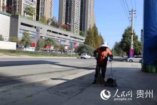 ���ڹ�������С�ݡ�