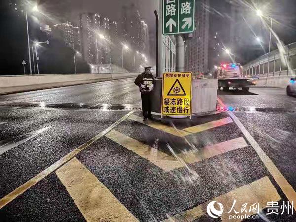 ��Σ�U·���O(sh��)���˾�ʾ��(bi��o)�ơ�