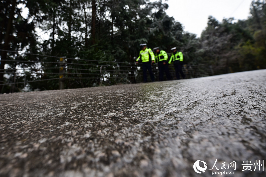 12��15���������F��ʡ��կ�h���Ź�·Ѳ���·������r��