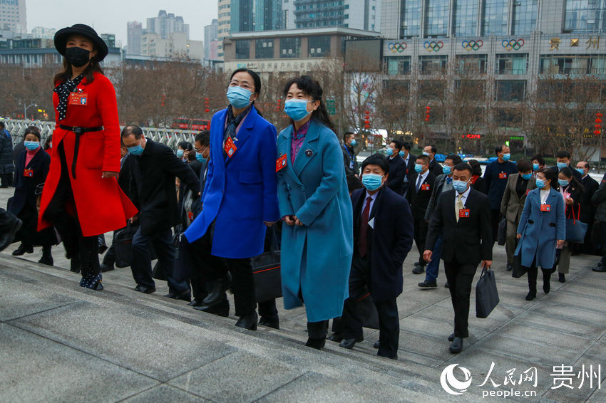 1��24�գ��F��ʡ���f(xi��)ʮ�����ĴΕ��h���F��_Ļ�����f(xi��)ί�T�����������Ϳ�� �z