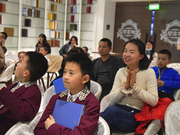 �^ɽ�ֵ��e�k���ԡ� ����ϯ��Ԓ �b�x��乲ӭԪ�������}��Ԋ���b�x��