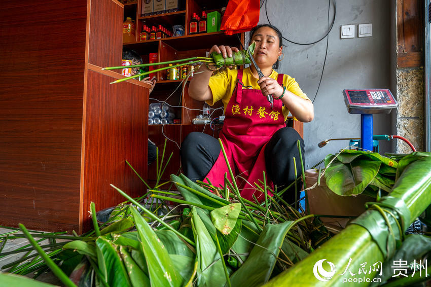 �����������ڞ�ǰ��������ο͜ʂ�ʳ�����W(w��ng) Ϳ���z