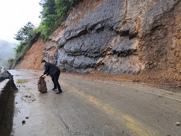 ��ɰ�ֵ��ٌW(xu��)��^(q��)��֧��(sh��)ӛ�������c��^(q��)�ɲ��ڎr�T(m��n)�Ӵ�򼰵���·���Ų���|(zh��)��(z��i)��������L�䵽·��ɽʯ����ꐔz