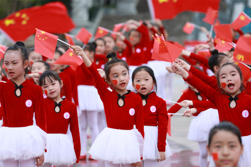 5��16�գ����ӂ����F��ʡ���ӿh�e�е�ͯ�����h �tɫ���л�ӬF���e�쳪�t�衣����ϔz