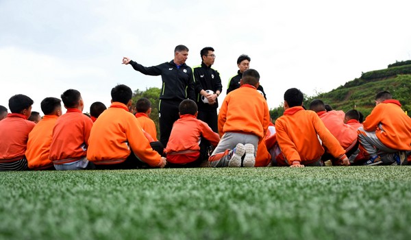 ����ӌ��WУ��С��T���� ����֪�R�������x�z