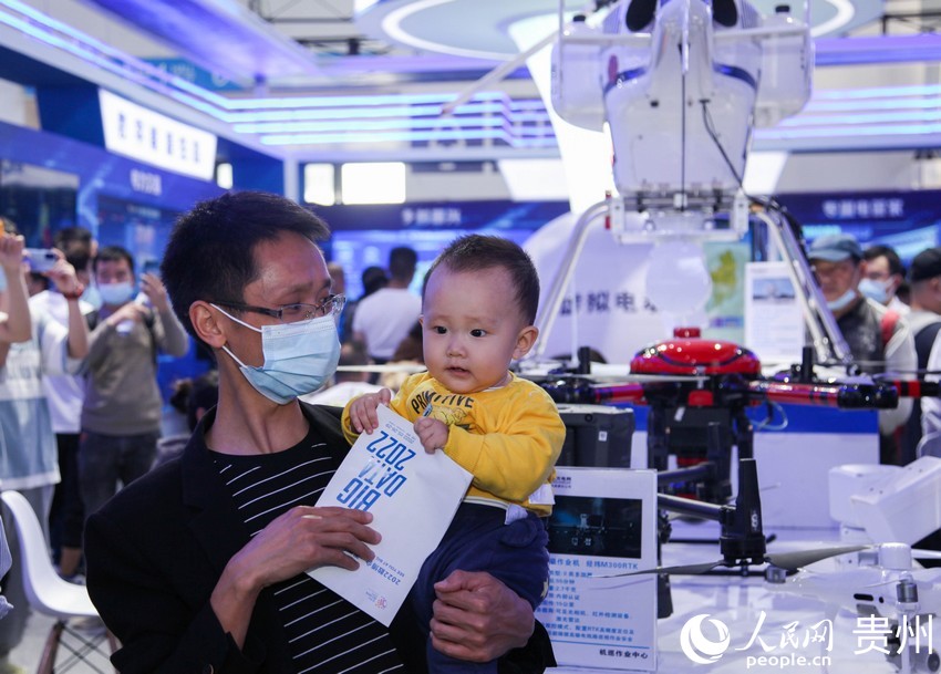 һ��������չʾ�ğo�˙C�O��ǰ��Ӱ������W ����z