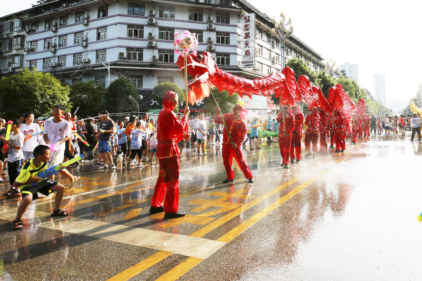 7��15�գ�����Ⱥ�������F��ʡ���ӿh����������ˮ��Ѳ�λ��������ϔz