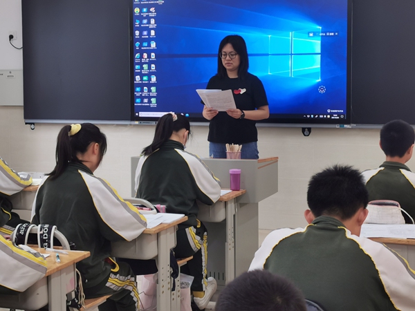 正在上課的蔣宜芳 。蔣宜芳供圖