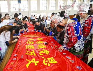 �Ľ��C���c�WУ������ͬ�C�ƴ��C��Ʒ������W ���z            �F�ݰ����C����ʹ��C�I�Y���h100����          6��29�գ����F����ĿƼ��WԺ���F��ʡ�Ľ��h�����|�Ļ��z�a���o���Ĺ�ͬ�e�k�ġ��\�C��h������â���f�ɡ������C��I�Y���h100���������F��e�С����ԏĽ��h30���������|�Ļ��z�a�����˺�ԓУ�����������R��һ�ã���ͬ���һ�����}�顰�\�C��h������â���f�ɡ��Ĵ��ʹ��C��Ʒ��    ��Ϥ��ԓ�������F����ĿƼ��WԺ�̎����������ﵤ��ͬ�OӋ���Ľ��h30��λ�C���c�F����ĿƼ��WԺ���C���v�Î������c�C�ơ�ԓ��Ʒ�L3�ס���1.2�ף������硢����ˮ�������ȶ����F���������干�е��~�Ļ��A�y�̫ꖼy���������ĈD�����܇��c�Y��56���D�Ӳ�һ��ɫ���S����С�A�CƬ��������56�������ԡ������c�����Ͷ���ͬ�����ˑB�o�܈F�Y���h�����܇�����     