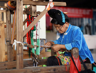 һ�����wȺ���ڌW�����志�\��ˇ���S�Ժ��z            �F�ݣ����z��ˇ���׵ط�ؚ���w�DŮ�͘I����          7��7�գ��F��ʡǭ�|�����嶱�������ݵ�կ�h�l�����d���T�ڽ�Ȫ�ֵ��׵ط�ؚ���w�����c�e�k��Óؚ�ڄ������C��ˇ��Ӗ�ࡱ�����w�����c��40�����DŮ�ڴ��C�����\�ֹ�ˇ�˵�ָ���£��W��������C�����志�\�ȷ��z�ֹ���ˇ������һ��֮�L���F�ڡ����T�ڡ����I��͘I��    ��������F��ʡ��կ�h��얹�Óؚ���Գɹ��У����������׵ط�ؚ���w�DŮ�ľ͘I���Ϲ������ԡ�������Ӗ+�ӼҼӹ�+��Ʒ��ُ+��I�N�ۡ���ģʽ��ͨ�^�������M���׵ط�ؚ���w���؋DŮ�M�з��z�ֹ����ܾ͘I��Ӗ��׌�����ӼҾ͘I���т��y���ֹ�ˇƷ׃���Ą��aƷ�N�ۣ��㲻���􌍬F�͘I���ա���     