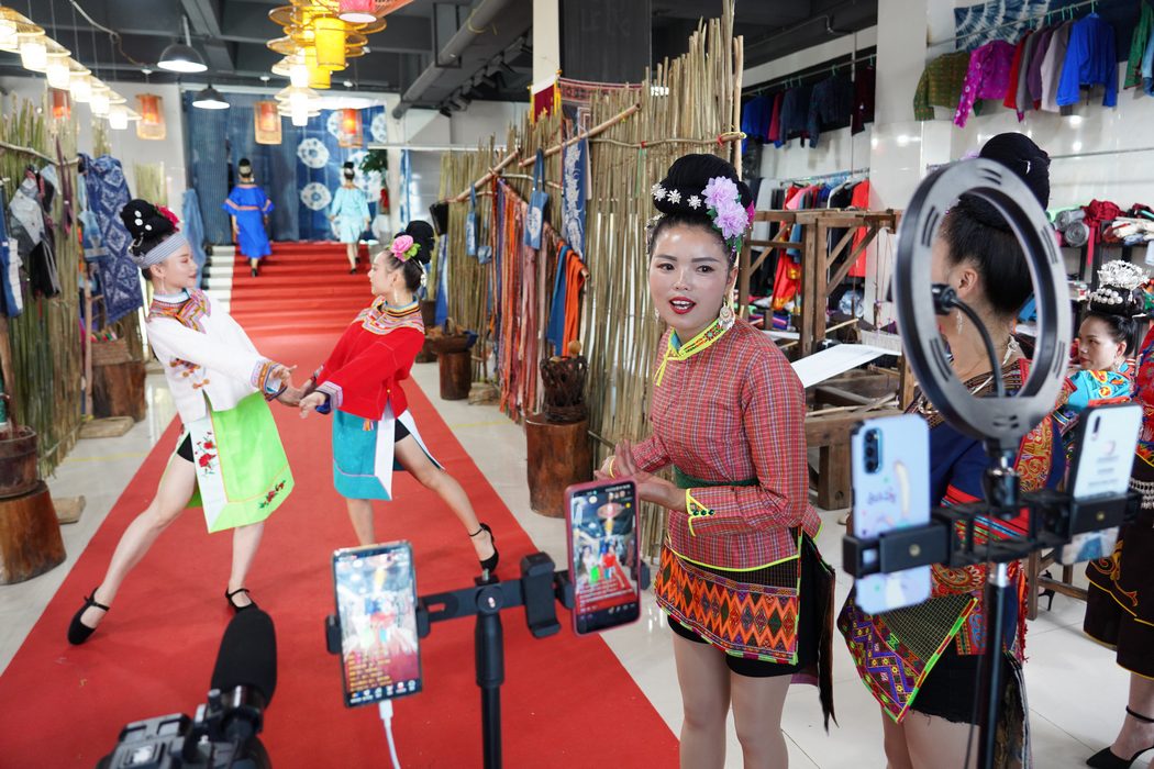 93գFʡկhȪֵzĄؚ܇gȺMʢbֱչʾ