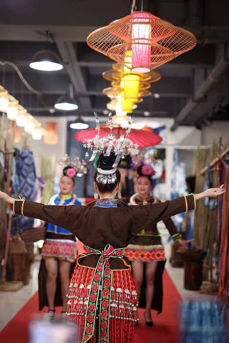 93FʡկhȪֵzĄ(chung)ؚ܇(ch)gȺM(jn)ʢbֱչʾ