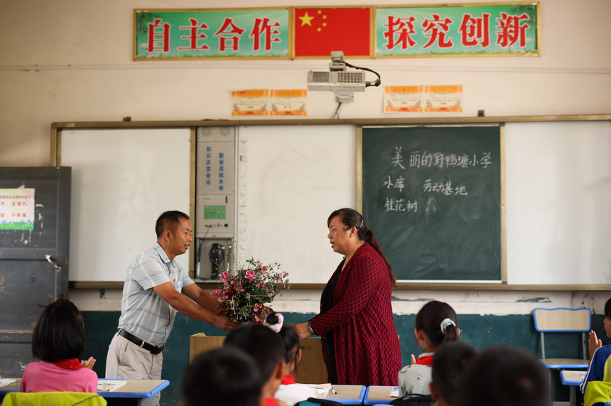 9��9�գ����F��ʡǭ�|�����嶱�������ݵ�կ�h�d���Ұ����С�W��У�L���󣩽o�ć���I����