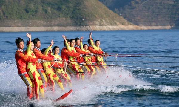 紅水河景區水上表演。