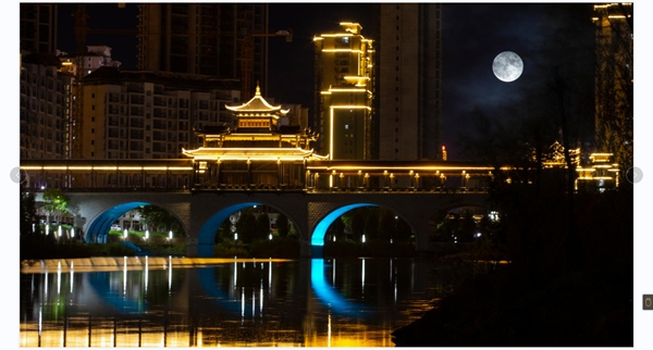 湖城夜景。張良靜攝