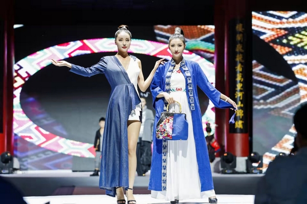 “苗繡+錦繡計劃”展演現(xiàn)場。