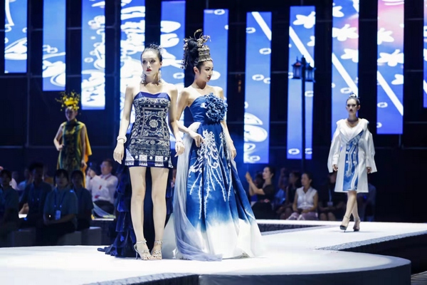 “苗繡+錦繡計劃”展演現場。