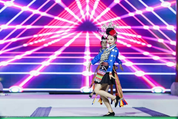 “苗繡+錦繡計劃”展演現場。