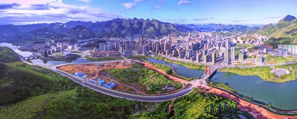 羅甸縣城新貌。王孝杰攝