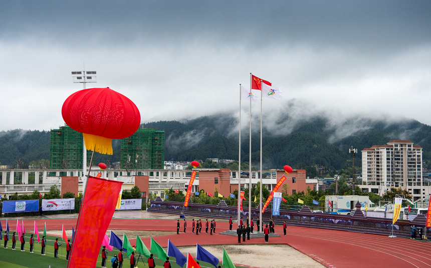 升旗。熊正安攝