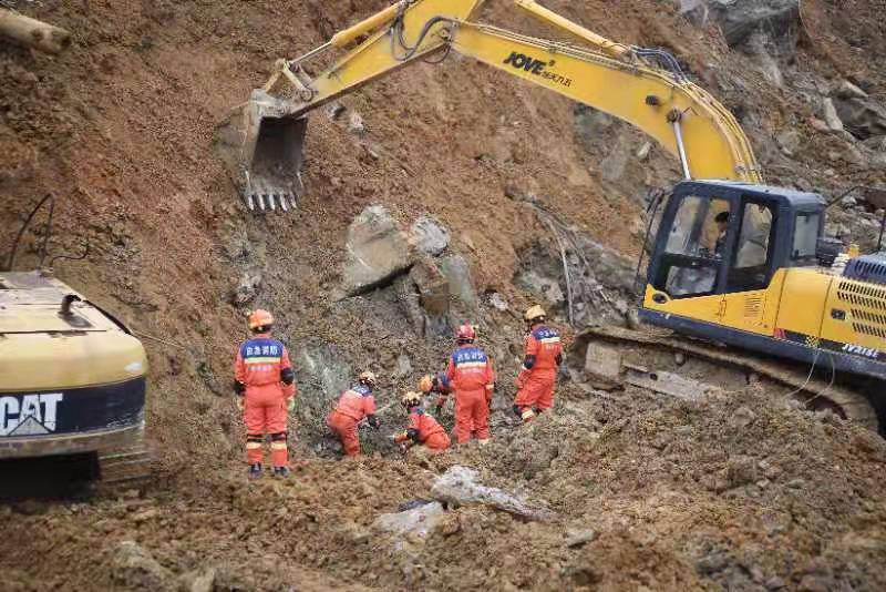畢節市金海湖新區一在建工地山體滑坡救援現場。韓賢普攝
