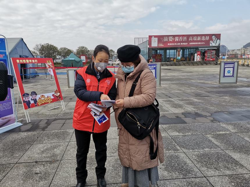 1��17�գ��F�܇�նΰ����վ�M�����\����־Ը�ߣ���վǰ�V���_չ�Mվ�������������c�ÿ͡��F�܇�նι��D