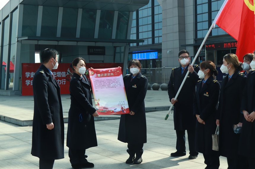 1��17�գ��F�܇�ն�ǭ��վ�M��܇վ����ӆ���\���Z�����_��܇վ���\������ȫ��ƽ�������򡢜�ܰ���F�܇�նι��D