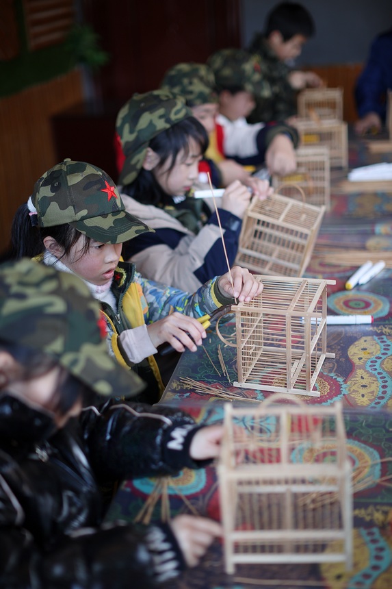 1��19����С�������F��ʡ��կ�h��Ȫ悿������B�\������ˇ���z�������W�������B�\��