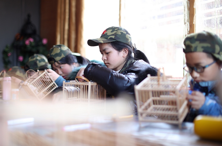 1��19�գ�С�������F��ʡ��կ�h��Ȫ悿������B�\������ˇ���z�������W�������B�\��