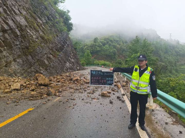 在龍坪片區(qū)排查。