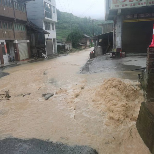 壩尚線K70+200涵管不通。