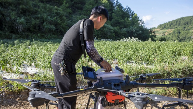 貴州施秉：無人機植保服務隊助夏管