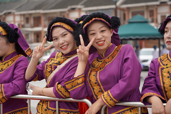 畢節百里杜鵑彝族火把節開幕。