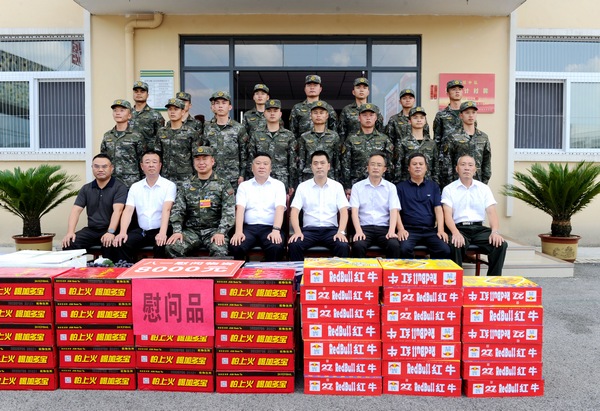 平壩區開展“八一”慰問活動。