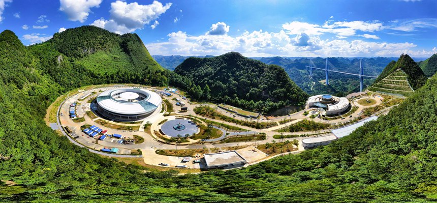 平塘至羅甸高速公路平塘大橋服務區（貴州首個橋旅融合觀光服務區）。貴州省交通運輸廳供圖