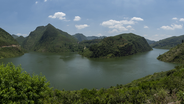 8赫章縣“雞鳴三縣”景點(diǎn)剎界河流域。李學(xué)友攝