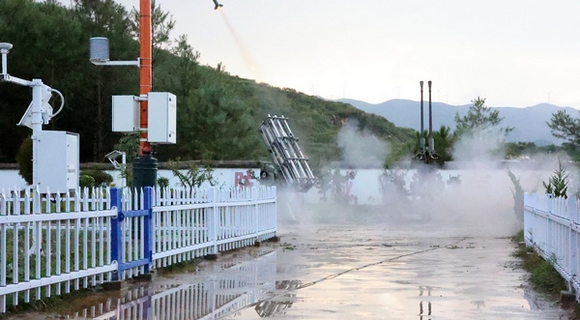 威寧開展火箭高炮人工增雨防雹作業