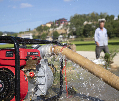 貴州黔西：抗干旱 保民生