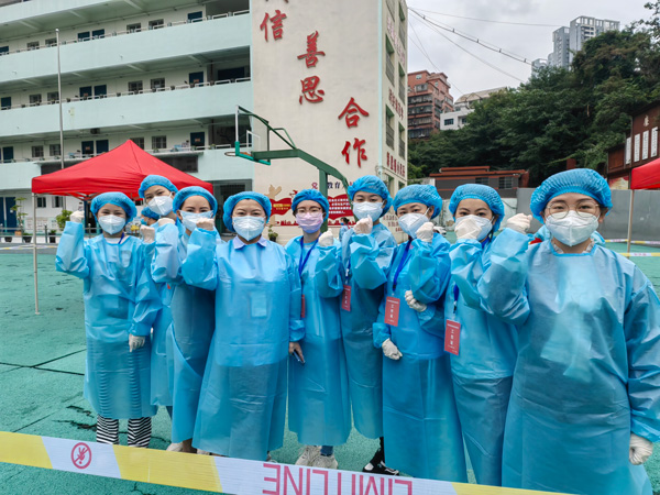 向“疫”前行的鏗鏘玫瑰。