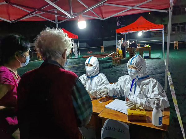 向“疫”前行的鏗鏘玫瑰。