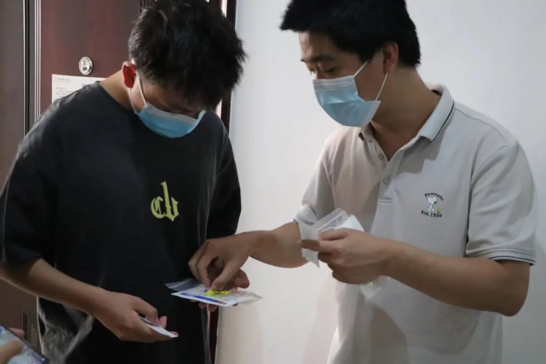 貴州理工學院大數據學院輔導員李剛。